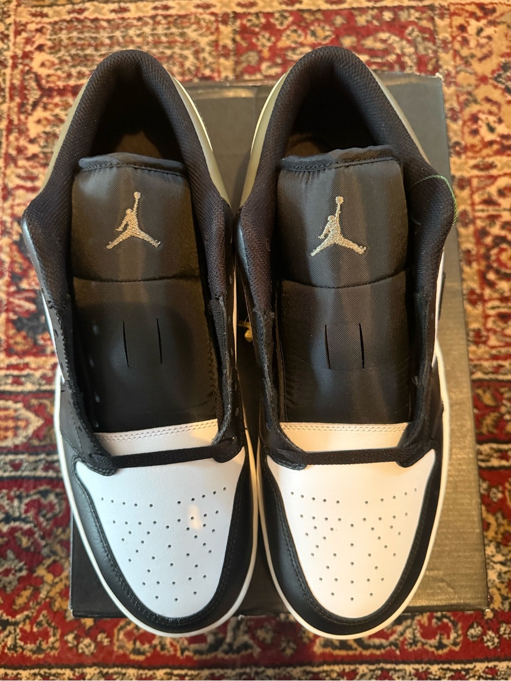 Jordan 1 Low Black Toe Medium Olive - Top Sneakers in Olive, Black & White - Picture 2 of 6